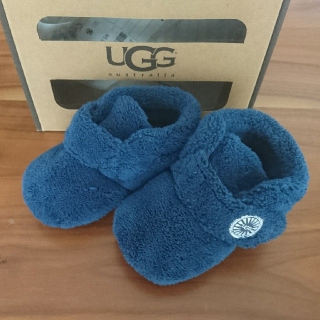 UGG(アグ)の新品 UGG 6-12ヶ月 ベビーシューズ ネイビー キッズ/ベビー/マタニティのベビー靴/シューズ(~14cm)(ブーツ)の商品写真