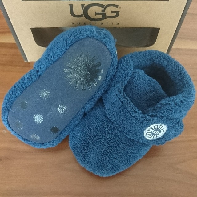 UGG(アグ)の新品 UGG 6-12ヶ月 ベビーシューズ ネイビー キッズ/ベビー/マタニティのベビー靴/シューズ(~14cm)(ブーツ)の商品写真