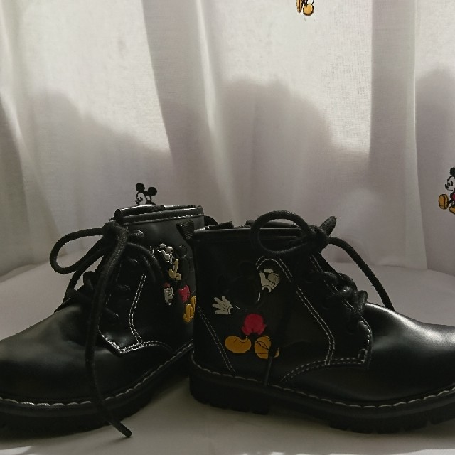 ZARA KIDS(ザラキッズ)のZARAミッキー キッズ/ベビー/マタニティのベビー靴/シューズ(~14cm)(スニーカー)の商品写真