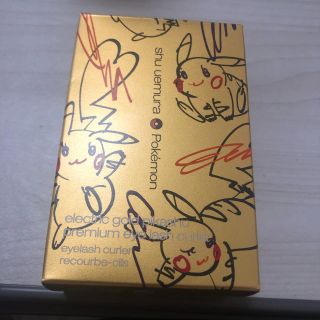 シュウウエムラ(shu uemura)のピカシュウ プレミアムアイラッシュカーラー(その他)