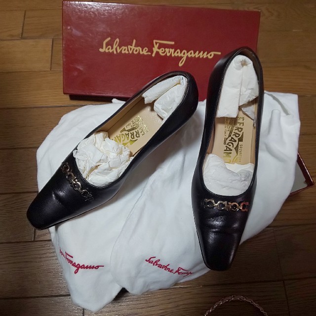 靴/シューズSalvatore Ferragamo パンプス