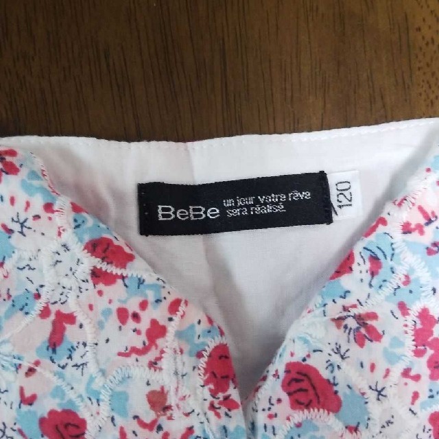 BeBe(ベベ)のＢｅＢｅ　トップス  １２０ キッズ/ベビー/マタニティのキッズ服女の子用(90cm~)(Tシャツ/カットソー)の商品写真