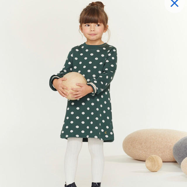 PETIT BATEAU(プチバトー)のジャガード ドット ワンピース4ans (104㎝) キッズ/ベビー/マタニティのキッズ服女の子用(90cm~)(ワンピース)の商品写真