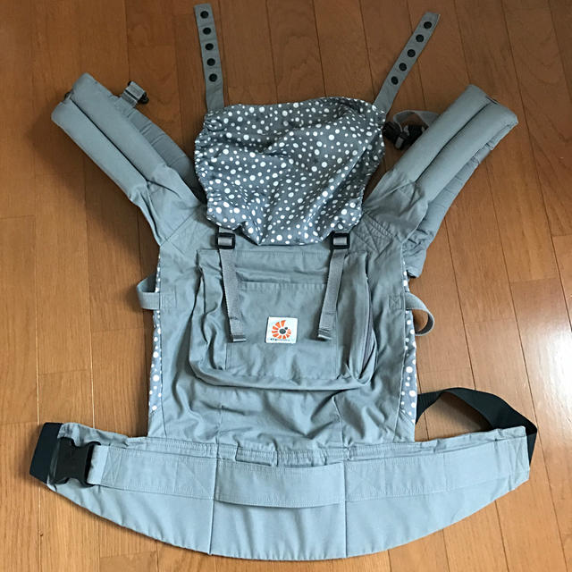 Ergobaby(エルゴベビー)の専用！お値下げ！美品☆エルゴ オリジナル 赤ちゃん本舗限定カラー 保証付き キッズ/ベビー/マタニティの外出/移動用品(抱っこひも/おんぶひも)の商品写真