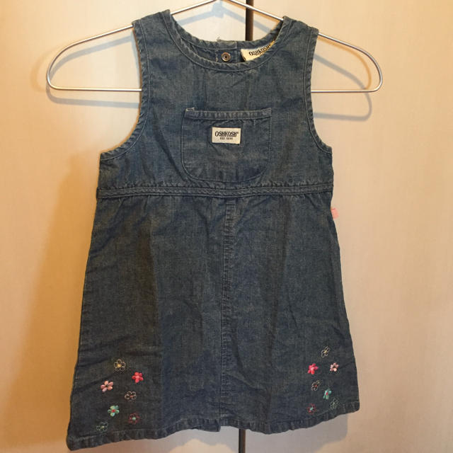 OshKosh(オシュコシュ)のオシュコシュ デニムジャンパースカート・110 キッズ/ベビー/マタニティのキッズ服女の子用(90cm~)(ワンピース)の商品写真