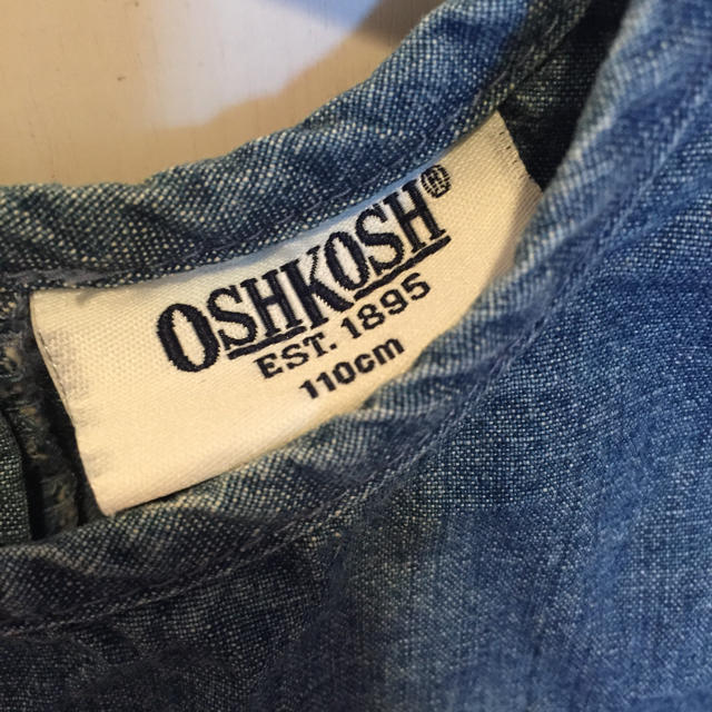 OshKosh(オシュコシュ)のオシュコシュ デニムジャンパースカート・110 キッズ/ベビー/マタニティのキッズ服女の子用(90cm~)(ワンピース)の商品写真