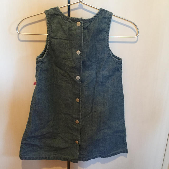 OshKosh(オシュコシュ)のオシュコシュ デニムジャンパースカート・110 キッズ/ベビー/マタニティのキッズ服女の子用(90cm~)(ワンピース)の商品写真