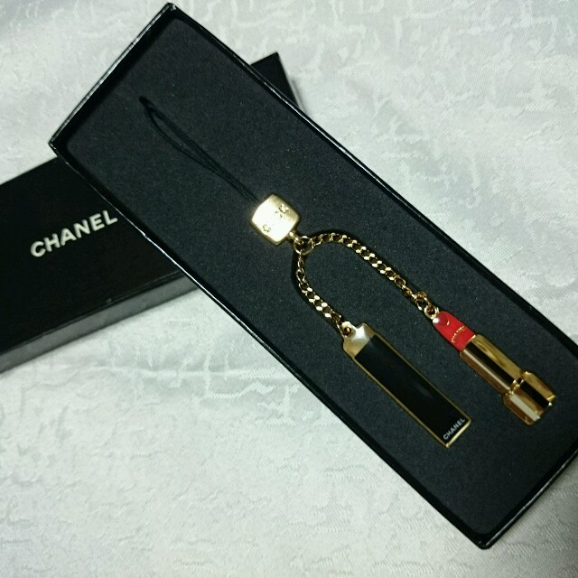 CHANEL(シャネル)の正規品 CHANEL ストラッブ スマホ/家電/カメラのスマホアクセサリー(ストラップ/イヤホンジャック)の商品写真