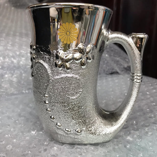 半額　　菊花紋章　　銀グラス　　ビアマグカップ　　５０１