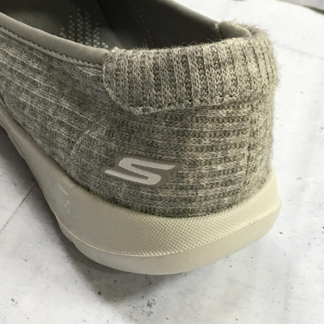 SKECHERS(スケッチャーズ)の新品　スケッチャーズ  レディース　24.5cm スリッポン スニーカー グレー レディースの靴/シューズ(スリッポン/モカシン)の商品写真