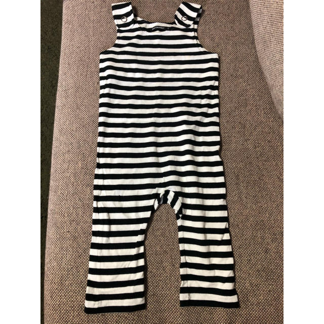 marimekko(マリメッコ)のmarimekko  ボーダーサロペットパンツ黒 キッズ/ベビー/マタニティのキッズ服女の子用(90cm~)(パンツ/スパッツ)の商品写真