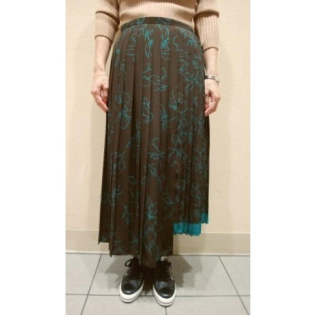 TOMORROWLAND(トゥモローランド)のトゥモローランド  フラワースカート レディースのスカート(ロングスカート)の商品写真