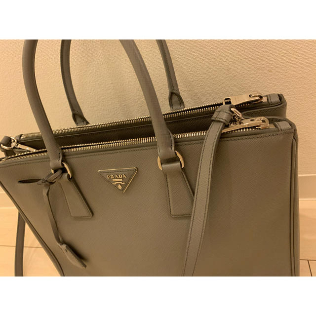 PRADA(プラダ)のPRADA プラダ バック ショルダーバック 美品 レディースのバッグ(ショルダーバッグ)の商品写真