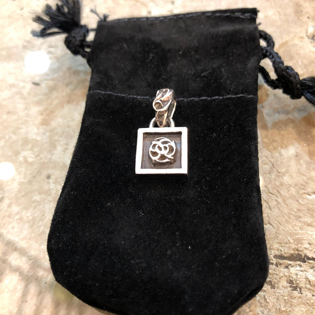 CHROME HEARTS FRAMED FLRL CHARM