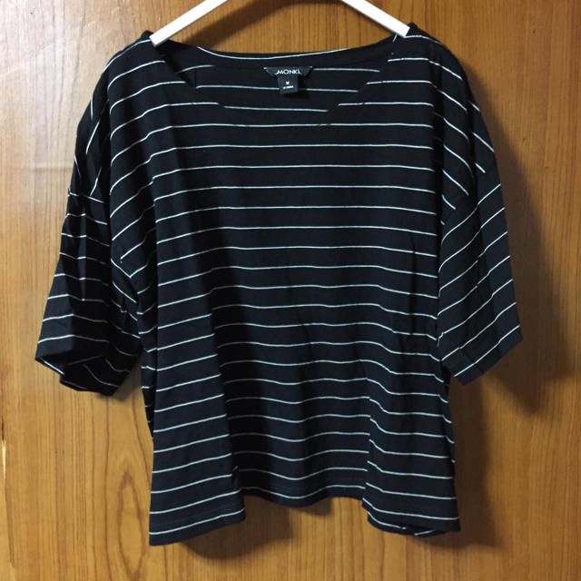 Monki(モンキ)のmonki*ショート丈TシャツM レディースのトップス(Tシャツ(半袖/袖なし))の商品写真