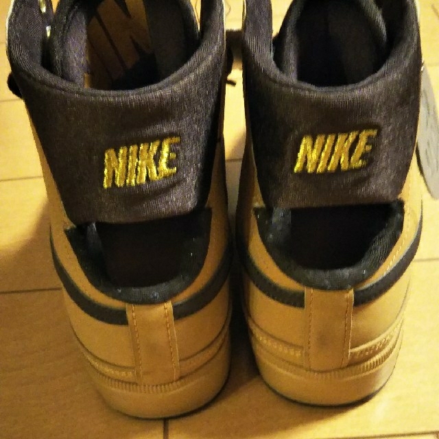 NIKE(ナイキ)の新品☆未使用　ナイキ　ウィメンズ　エアトゥループ　MID  22.5cm レディースの靴/シューズ(スニーカー)の商品写真