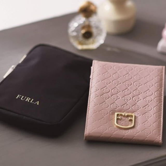 Furla(フルラ)のFURLA ラグジュアリーなミラー(モノグラム柄)&ミラーケース《未開封》 レディースのファッション小物(ミラー)の商品写真