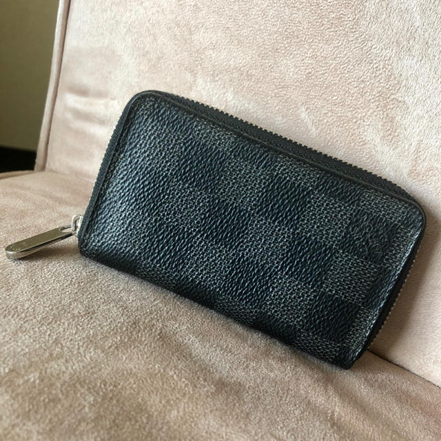 LOUIS VUITTON(ルイヴィトン)のルイヴィトン♡ダミエグラフィット♡小銭入れ コインケース♡黒 ブラック ジッピー メンズのファッション小物(コインケース/小銭入れ)の商品写真