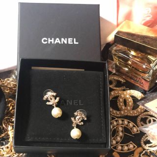 シャネル(CHANEL)のCHANEL  ゴールド　パールピアス(ピアス)