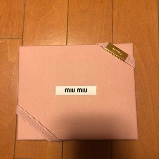 ミュウミュウ(miumiu)のmiumiu ミュウミュウ カードケース(名刺入れ/定期入れ)