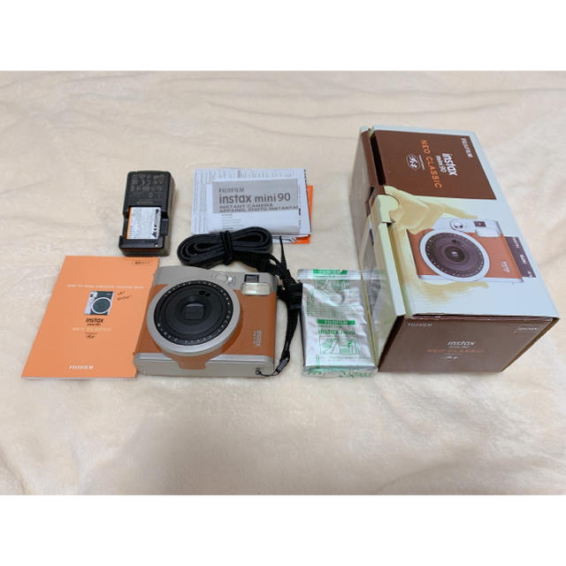 富士フイルム(フジフイルム)のチェキ　instax mini 90 ネオクラシック　Brown（ブラウン） スマホ/家電/カメラのカメラ(フィルムカメラ)の商品写真