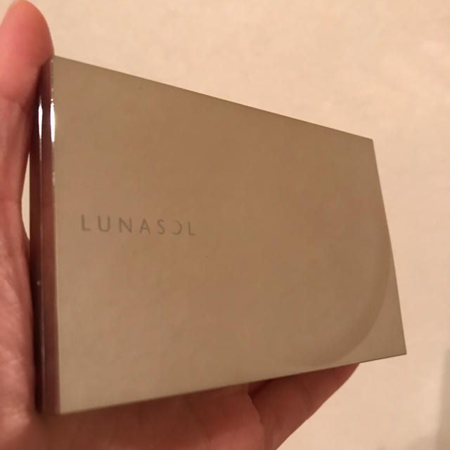 LUNASOL(ルナソル)のルナソル⭐︎グロウイングヴェールフィニッシュコンパクト⭐︎ファンデーション コスメ/美容のベースメイク/化粧品(ファンデーション)の商品写真