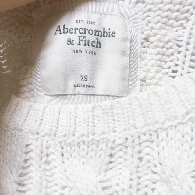 Abercrombie&Fitch(アバクロンビーアンドフィッチ)のアバクロ　ショート丈ニット レディースのトップス(ニット/セーター)の商品写真