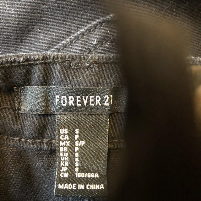 FOREVER 21(フォーエバートゥエンティーワン)のミニスカート デニム ブラック S レディースのスカート(ミニスカート)の商品写真