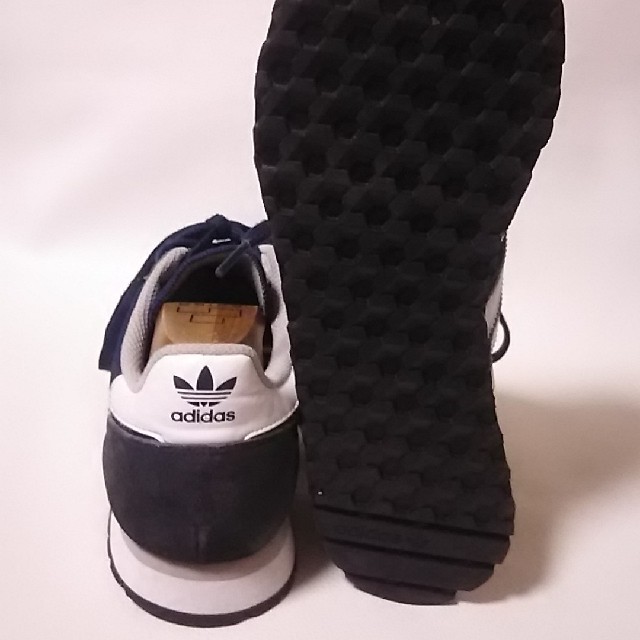 adidas(アディダス)の
名作金ロゴ!アディダスヘブンビンテージスニーカー王道紺白!入手困難!


 メンズの靴/シューズ(スニーカー)の商品写真