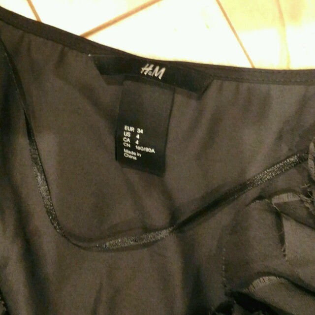 H&M(エイチアンドエム)のH&M ノースリーブチュニック　黒 レディースのトップス(チュニック)の商品写真