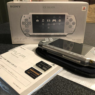 プレイステーションポータブル(PlayStation Portable)の-価格更新- PSP-2000 IS(ICE SILVER) メモリーカード付き(携帯用ゲーム機本体)
