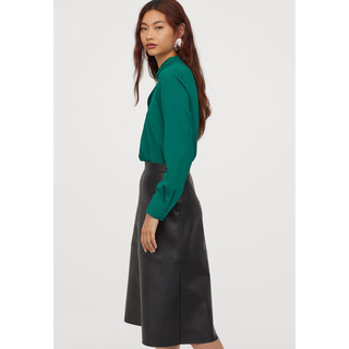 エイチアンドエム(H&M)のフェイクレザースカート　サイズ36(ひざ丈スカート)
