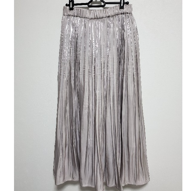 JEANASIS(ジーナシス)のJEANASIS　ジーナシス　プリーツ　ロングスカート　シルバー レディースのスカート(ロングスカート)の商品写真