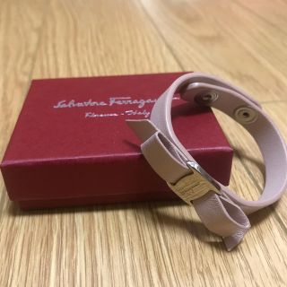 フェラガモ(Ferragamo)の【未使用】フェラガモ Salvatore Ferragamoブレスレット ピンク(ブレスレット/バングル)