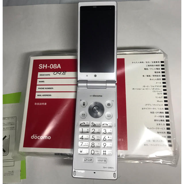 NTTdocomo(エヌティティドコモ)のdocomo SH-08A ホワイト 新品未使用 スマホ/家電/カメラのスマートフォン/携帯電話(携帯電話本体)の商品写真