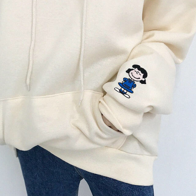 SNOOPY(スヌーピー)のラスト1点✨チャーリーブラウン  トレーナー  スウェット 刺繍 レディースのトップス(トレーナー/スウェット)の商品写真