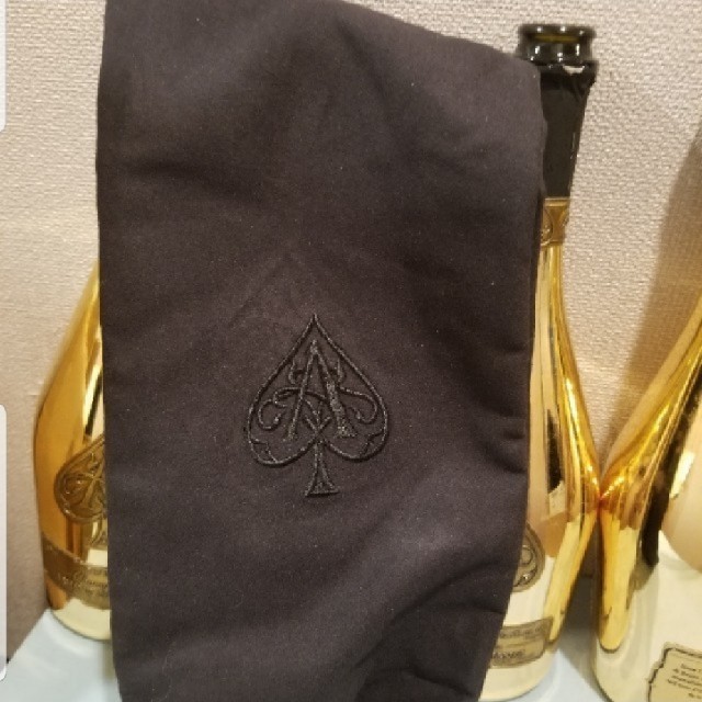 Dom Pérignon(ドンペリニヨン)のアルマンドゴールド10本空瓶袋付き！ 食品/飲料/酒の酒(シャンパン/スパークリングワイン)の商品写真