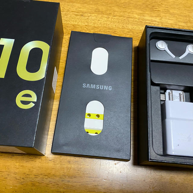 Galaxy(ギャラクシー)のGALAXY S10e SM-G970F/DS 超美品 スマホ/家電/カメラのスマートフォン/携帯電話(スマートフォン本体)の商品写真