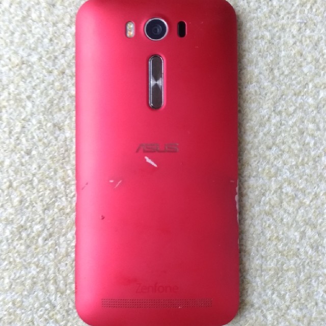 ASUS(エイスース)の値下げ！ ZenFone 2 laser 5インチ 16GB Red 付属品付き スマホ/家電/カメラのスマートフォン/携帯電話(スマートフォン本体)の商品写真