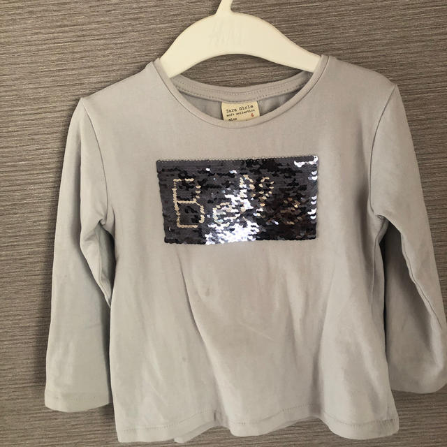 ZARA KIDS(ザラキッズ)のZARA 104ラメ付きロンT キッズ/ベビー/マタニティのキッズ服女の子用(90cm~)(Tシャツ/カットソー)の商品写真