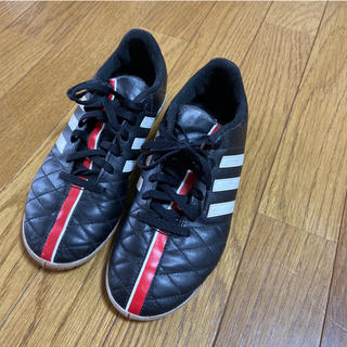 アディダス(adidas)のアディダス　フットサルシューズ　22.5㎝(シューズ)