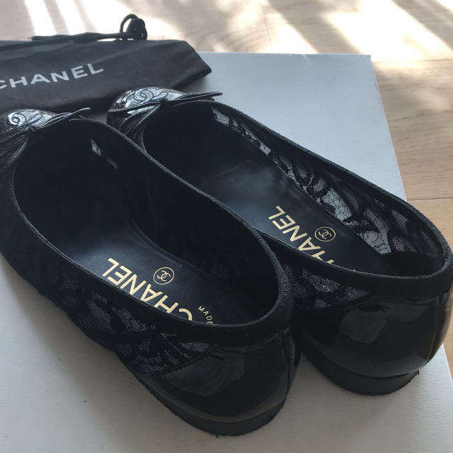 CHANEL(シャネル)の【mayuko様専用】 シャネル ブラックレース柄フラットシューズ 34.5 C レディースの靴/シューズ(バレエシューズ)の商品写真