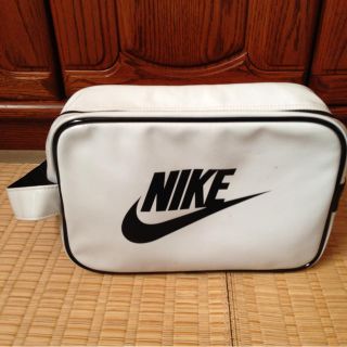 ナイキ(NIKE)のNIKEエナメルバッグ(スーツケース/キャリーバッグ)