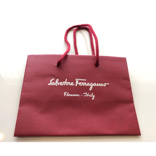 Salvatore Ferragamo(サルヴァトーレフェラガモ)のサルヴァトーレ　フェラガモ　ショップ袋 レディースのバッグ(ショップ袋)の商品写真