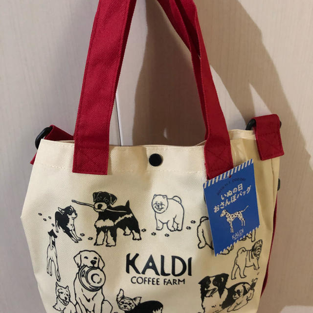 KALDI(カルディ)の⭐️カルディ お散歩バック 限定 いぬの日⭐️ レディースのバッグ(ショルダーバッグ)の商品写真