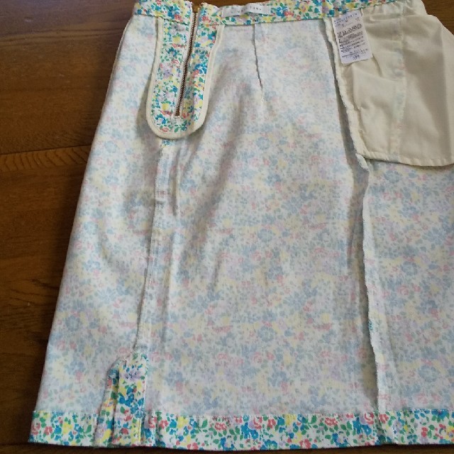 LOWRYS FARM(ローリーズファーム)の花柄タイトスカート＊ﾛｰﾘｰｽﾞﾌｧｰﾑ レディースのスカート(ひざ丈スカート)の商品写真