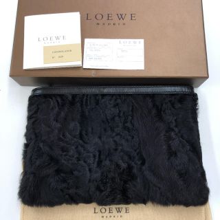 ロエベ(LOEWE)の新品同様！LOEWE ファー/レザー クラッチバッグ ポーチ(クラッチバッグ)