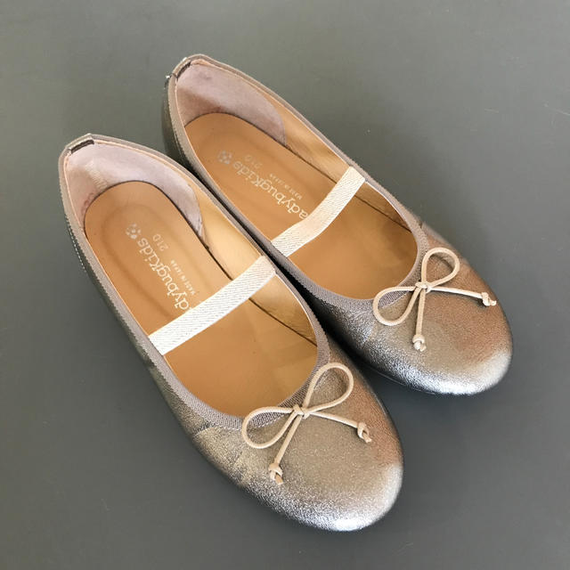 LadybugKids 子供用パンプス 中古 21.0 ゴールドの通販 by ラッシ's shop|ラクマ