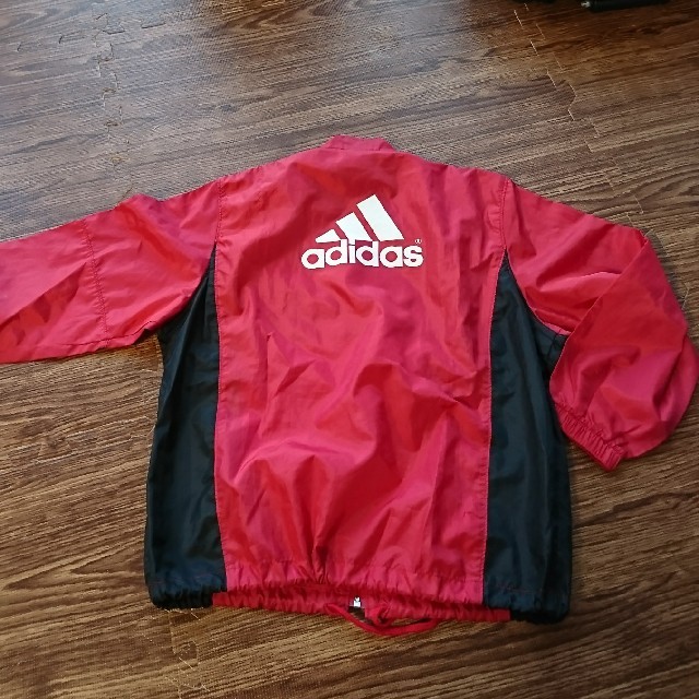 adidas(アディダス)のアディダスadidas 赤 ウインドブレーカー 120size キッズ/ベビー/マタニティのキッズ服男の子用(90cm~)(ジャケット/上着)の商品写真