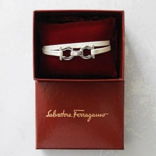 サルヴァトーレフェラガモ(Salvatore Ferragamo)の(52)フェラガモ ブレスレット ホワイト(ブレスレット/バングル)